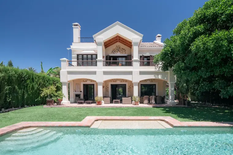 An Andalusian style villa with 5 bedrooms, 4 bathr