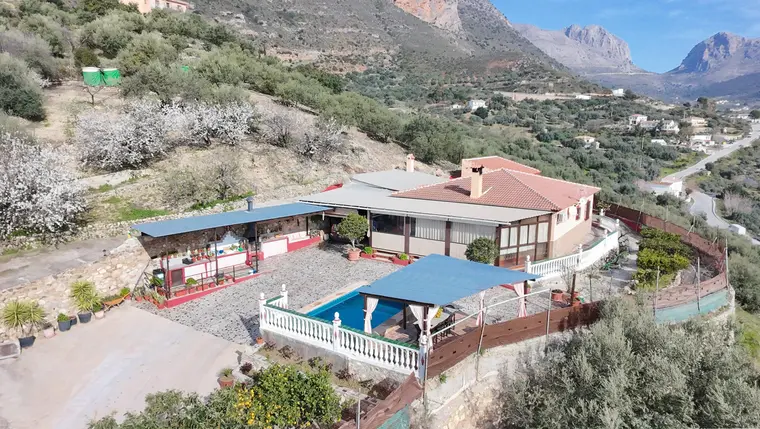 Unique opportunity in Alcaucín!~Villa with swimmin
