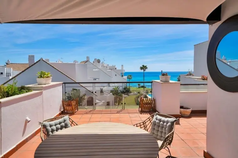 Luxury beachfront penthouse with jacuzzi and solarium in Casares del Mar