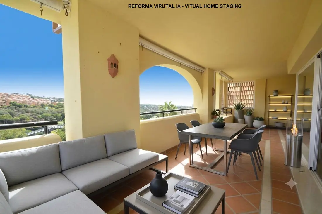 Fantastic penthouse with sea views located first l