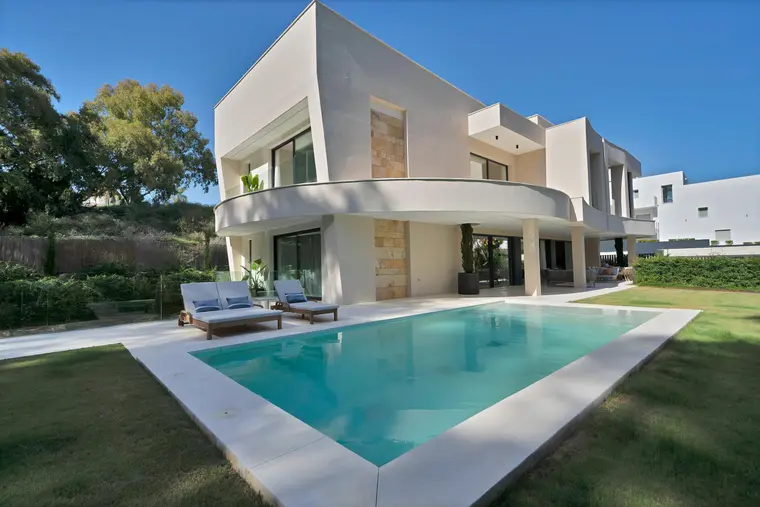 Exclusive Contemporary Luxury Villa in Nueva Andalucía, Marbella