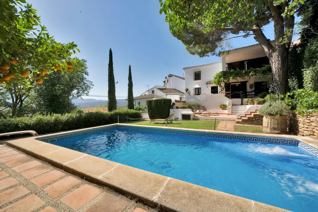 A charming Andalusian villa in Ronda: spacious, private and with stunning views