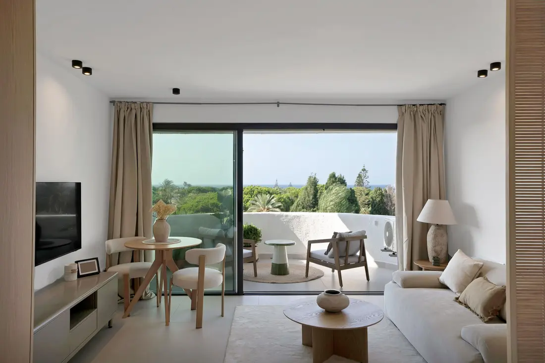 Beautifully Renovated Apartment with Panoramic Mediterranean Sea Views in Marbesa