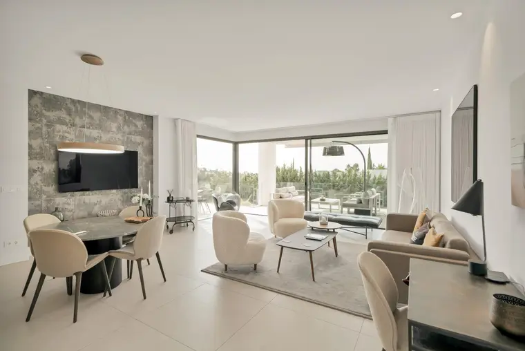 Ready to move into. Fully furnished and exquisitely presented, exactly as shown in the photographs.