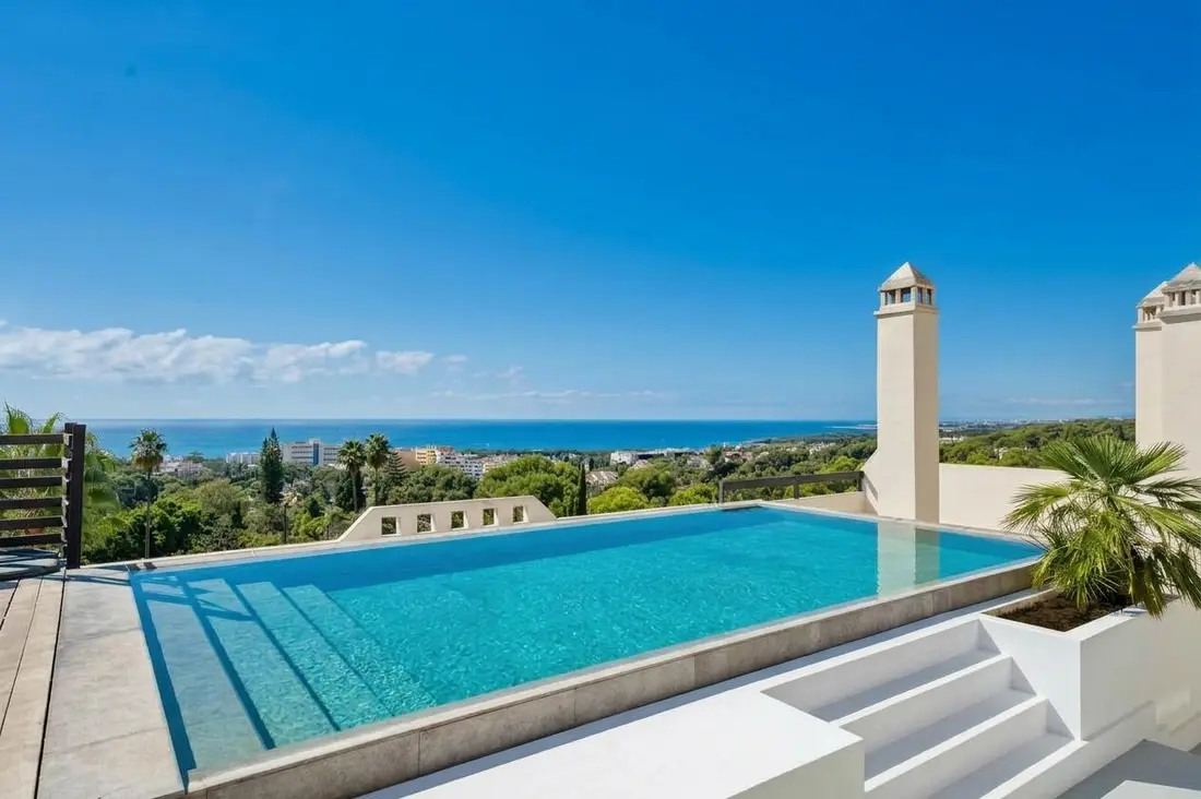 Exceptional duplex penthouse with a private infini