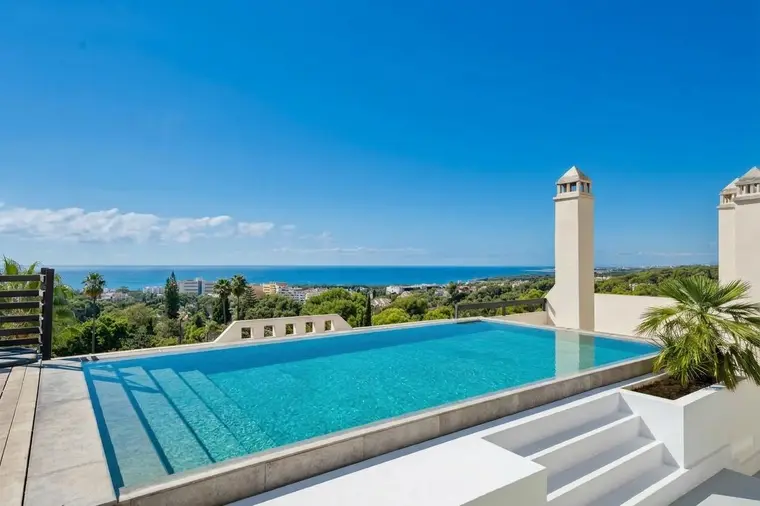 Exceptional duplex penthouse with a private infini