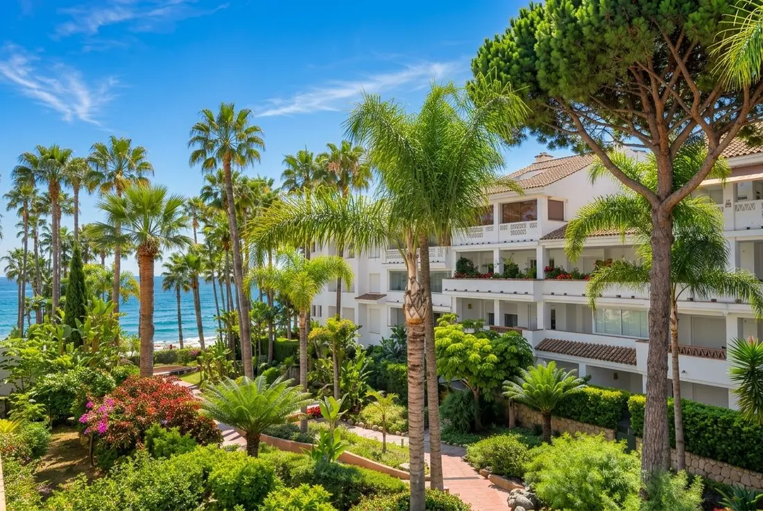 Exclusive Beachfront Apartment in Las Cañas Beach, Marbella